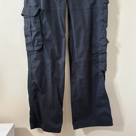 Abercrombie & Fitch Relaxed Cargo Pants Black Size 28 (6 LONG) - Picture 4 of 13
